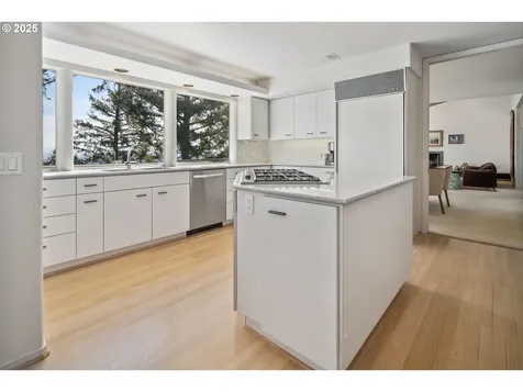 21 Nansen Summit Lake Oswego OR 97035