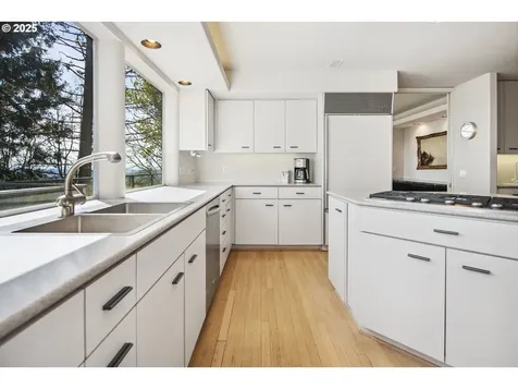 21 Nansen Summit Lake Oswego OR 97035
