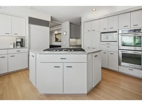 21 Nansen Summit Lake Oswego OR 97035