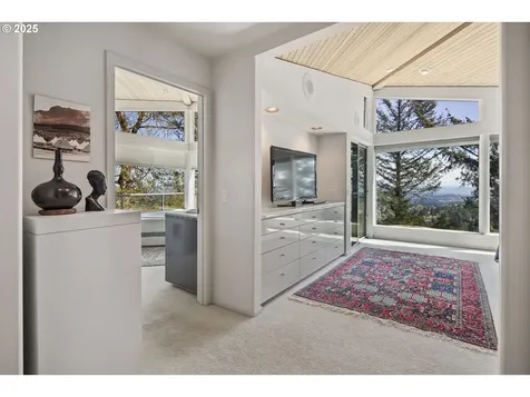 21 Nansen Summit Lake Oswego OR 97035