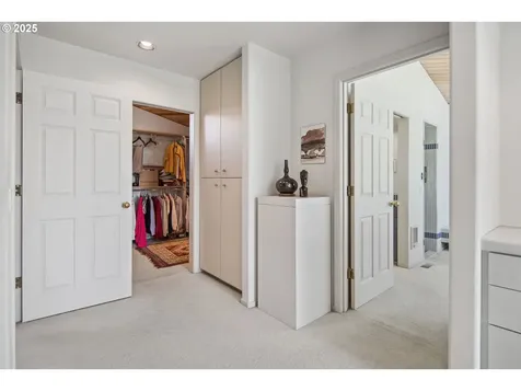 21 Nansen Summit Lake Oswego OR 97035