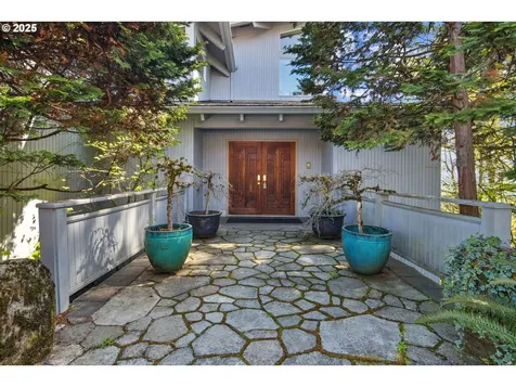 21 Nansen Summit Lake Oswego OR 97035