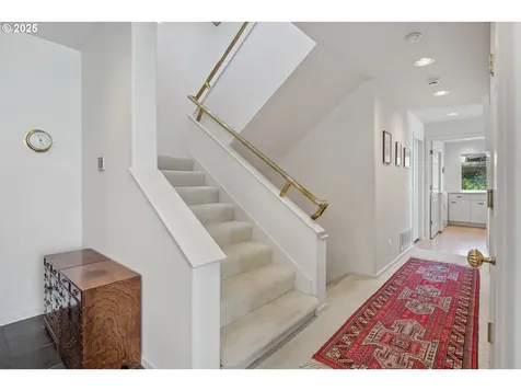 21 Nansen Summit Lake Oswego OR 97035