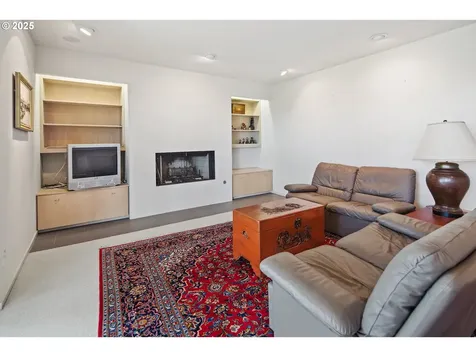 21 Nansen Summit Lake Oswego OR 97035