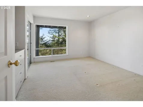 21 Nansen Summit Lake Oswego OR 97035