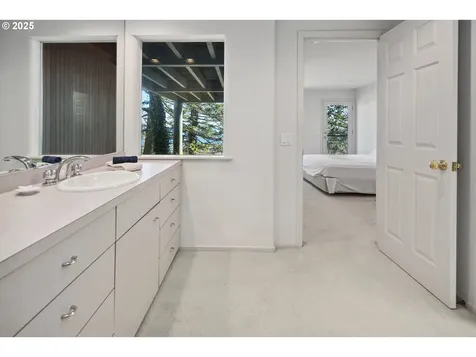 21 Nansen Summit Lake Oswego OR 97035