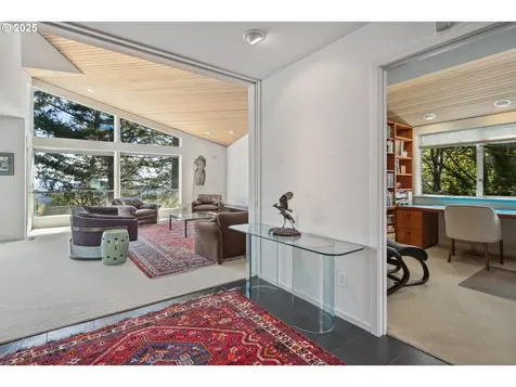 21 Nansen Summit Lake Oswego OR 97035