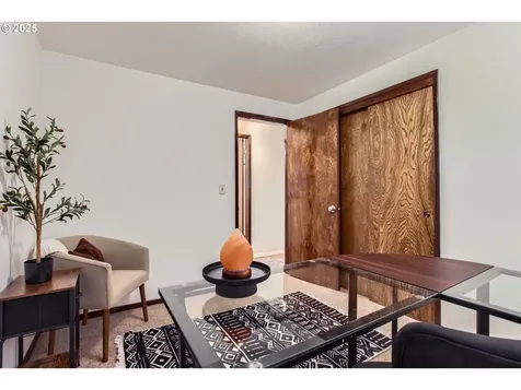 7929 SE Knight Street Portland OR 97206