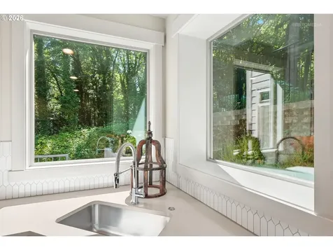 12252 SW 13th Court Portland OR 97219