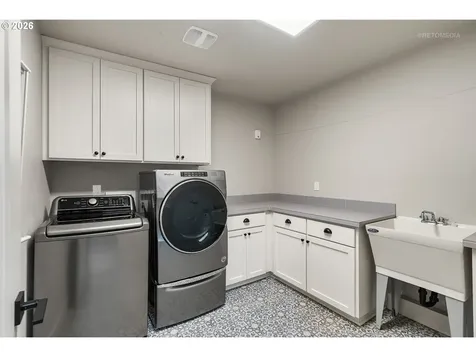 12252 SW 13th Court Portland OR 97219