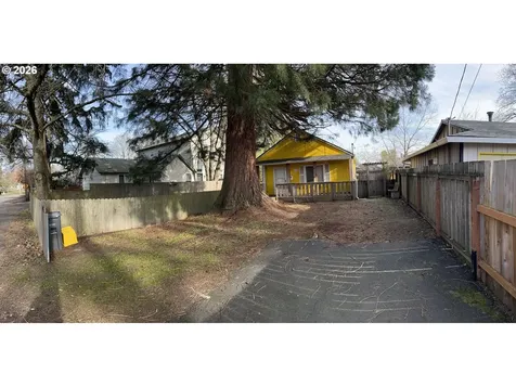 2204 SE 84th Avenue Portland OR 97216