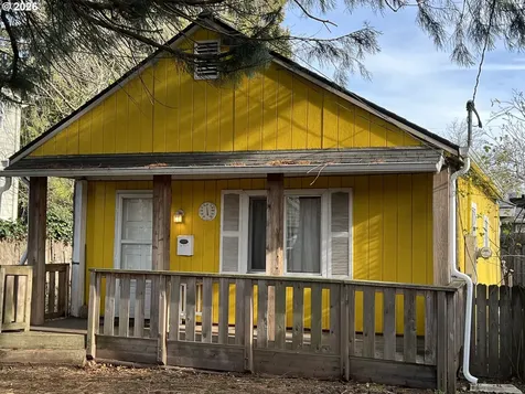 2204 SE 84th Avenue Portland OR 97216