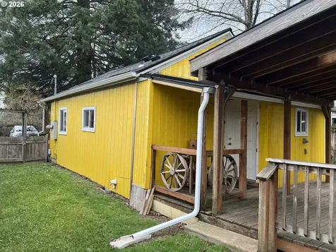 2204 SE 84th Avenue Portland OR 97216
