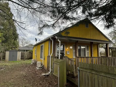 2204 SE 84th Avenue Portland OR 97216