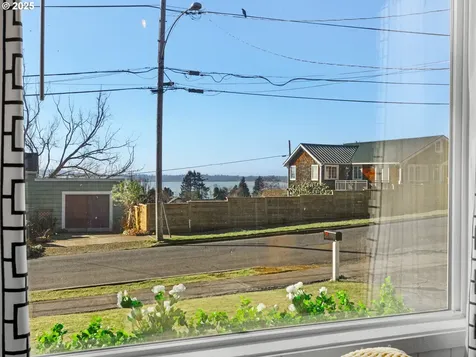 825 Glasgow Avenue Astoria OR 97103
