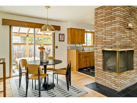 6211 NE Halsey Street Portland OR 97213