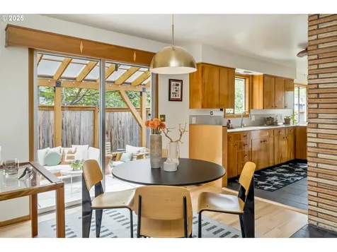 6211 NE Halsey Street Portland OR 97213