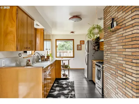 6211 NE Halsey Street Portland OR 97213