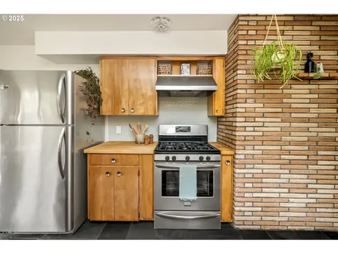 6211 NE Halsey Street Portland OR 97213