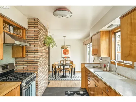 6211 NE Halsey Street Portland OR 97213