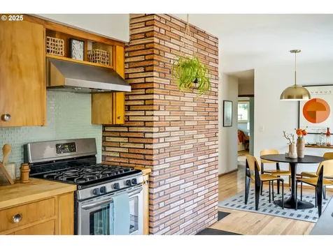 6211 NE Halsey Street Portland OR 97213