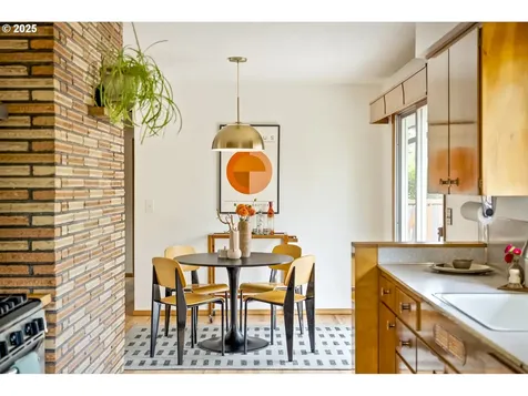 6211 NE Halsey Street Portland OR 97213