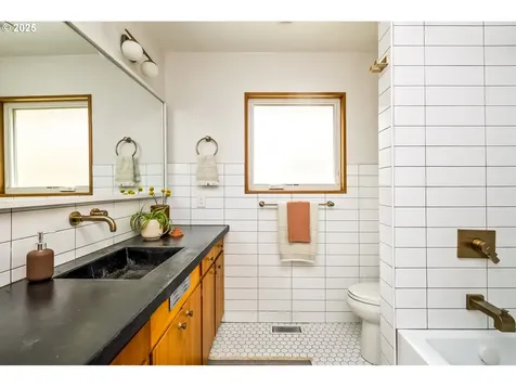 6211 NE Halsey Street Portland OR 97213