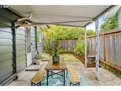 6211 NE Halsey Street Portland OR 97213