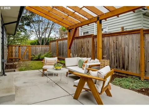 6211 NE Halsey Street Portland OR 97213