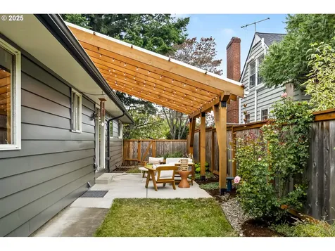 6211 NE Halsey Street Portland OR 97213