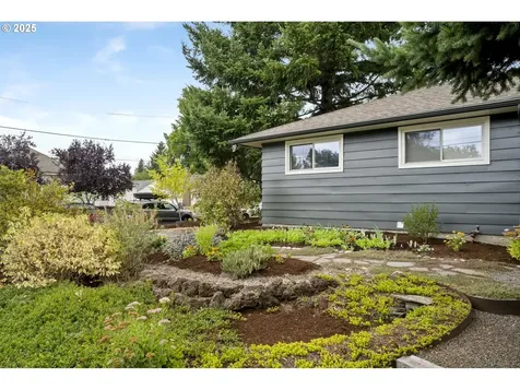 6211 NE Halsey Street Portland OR 97213