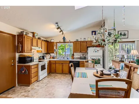310 SW 26th Circle Troutdale OR 97060