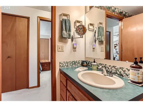 310 SW 26th Circle Troutdale OR 97060