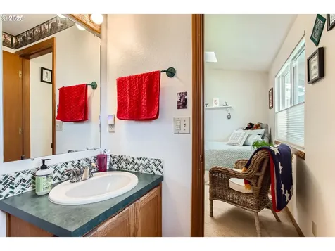 310 SW 26th Circle Troutdale OR 97060