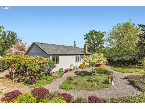 310 SW 26th Circle Troutdale OR 97060