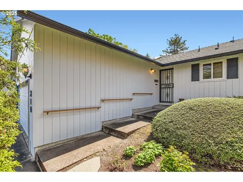 310 SW 26th Circle Troutdale OR 97060