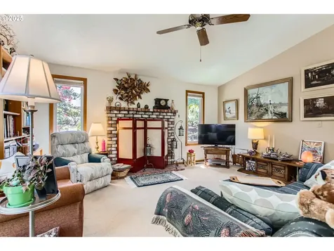 310 SW 26th Circle Troutdale OR 97060