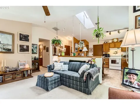 310 SW 26th Circle Troutdale OR 97060