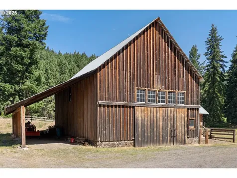 4 Strong Road Trout Lake WA 98650
