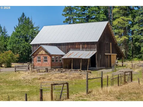 4 Strong Road Trout Lake WA 98650