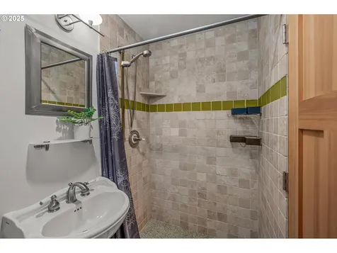 4025 SW 6th Avenue Drive Portland OR 97239