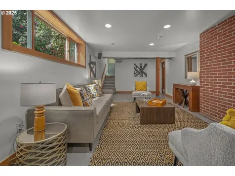 4025 SW 6th Avenue Drive Portland OR 97239