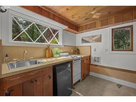 4025 SW 6th Avenue Drive Portland OR 97239