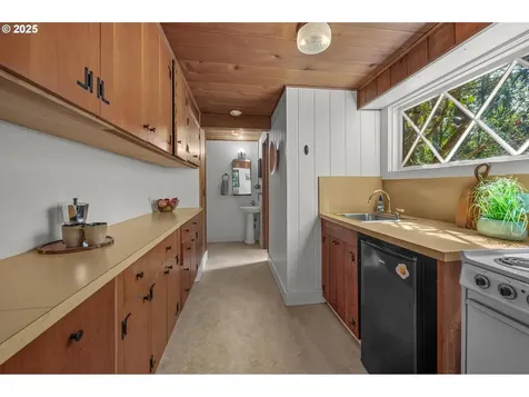 4025 SW 6th Avenue Drive Portland OR 97239