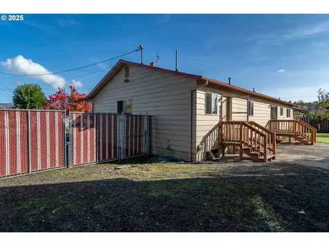 4072 Hanna Street Roseburg OR 97471