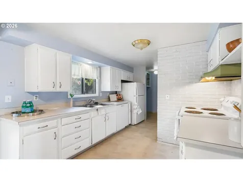 610 Colonial Drive Springfield OR 97477