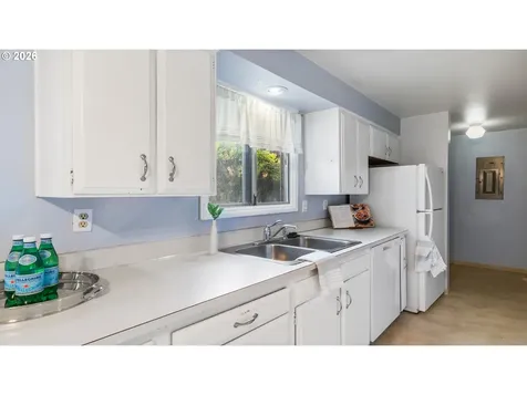 610 Colonial Drive Springfield OR 97477