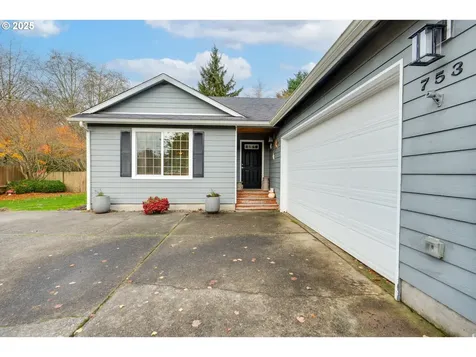 753 SW Kalmia Avenue Warrenton OR 97146