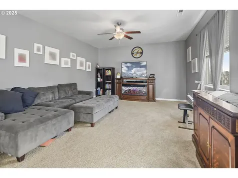854 N Valley Drive Molalla OR 97038