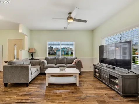 45 SW Birch Court Warrenton OR 97146